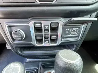 Jeep Gladiator 2023 4x4 Overland 4 puertas Cabina Crew 5.0 pies. SB