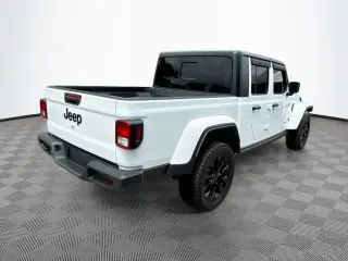 Jeep Gladiator 2025 4x4 Big Bear 4 puertas Crew Cab 5.0 pies SB