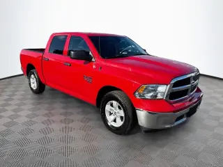Ram 1500 Classic 2022 4x2 SLT Cabina Doble 4 puertas 5.5 pies Caja Corta Pickup