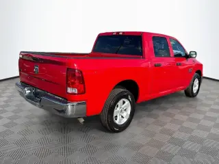 Ram 1500 Classic 2022 4x2 SLT Cabina Doble 4 puertas 5.5 pies Caja Corta Pickup