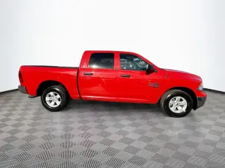 Ram 1500 Classic 2022 4x2 SLT Cabina Doble 4 puertas 5.5 pies Caja Corta Pickup
