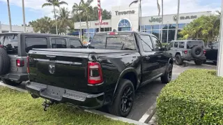 Ram 1500 2019 4x2 Laramie 4 puertas Cabina Crew 6.4 pies. Caja corta Pickup