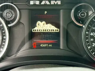 Ram 1500 2023 4x4 Big Horn Cabina Crew 4 puertas 5.6 pies. Pickup SB
