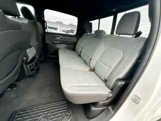Ram 1500 2023 4x4 Big Horn Cabina Crew 4 puertas 5.6 pies. Pickup SB