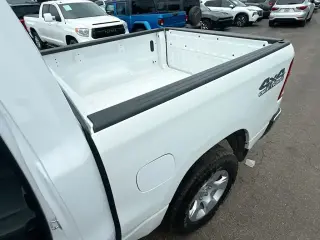 Ram 1500 2023 4x4 Big Horn Cabina Crew 4 puertas 5.6 pies. Pickup SB