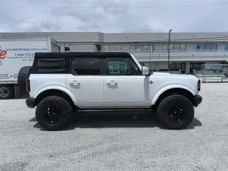 Ford Bronco 2023 4x4 Outer Banks 4 puertas SUV
