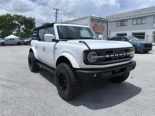 Ford Bronco 2023 4x4 Outer Banks 4 puertas SUV