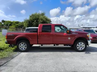 Ford F-250 Super Duty 2014 4x4 Lariat 4 puertas Cabina Crew 6.8 pies. SB Pickup