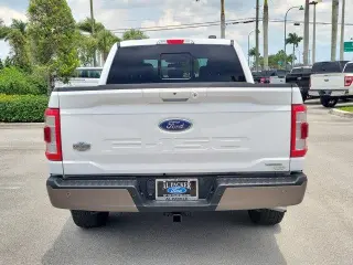 Ford F-150 2021 4x2 King Ranch 4 puertas SuperCrew 5.5 pies. SB