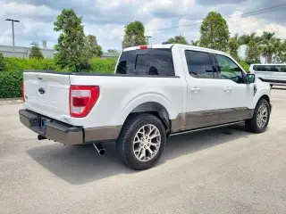 Ford F-150 2021 4x2 King Ranch 4 puertas SuperCrew 5.5 pies. SB