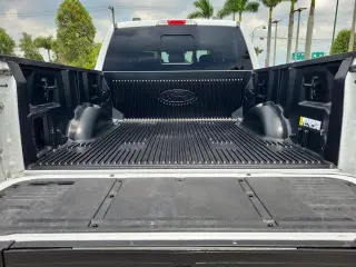 Ford F-150 2021 4x2 King Ranch 4 puertas SuperCrew 5.5 pies. SB