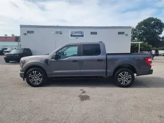 Ford F-150 2023 4x2 XL 4 puertas SuperCrew 5.5 pies. SB