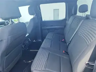 Ford F-150 2023 4x2 XL 4 puertas SuperCrew 5.5 pies. SB