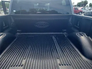 Ford F-150 2023 4x2 XL 4 puertas SuperCrew 5.5 pies. SB
