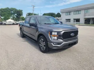 Ford F-150 2023 4x2 XL 4 puertas SuperCrew 5.5 pies. SB