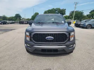 Ford F-150 2023 4x2 XL 4 puertas SuperCrew 5.5 pies. SB