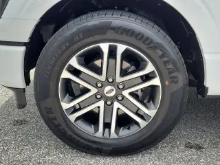 Ford F-150 2023 4x2 XL 4 puertas SuperCrew 5.5 pies SB
