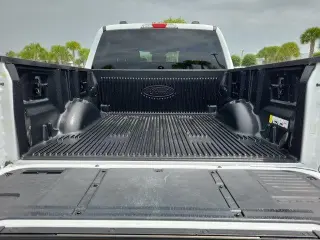 Ford F-150 2023 4x2 XL 4 puertas SuperCrew 5.5 pies SB