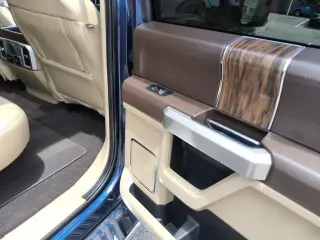 Ford F-150 2019 4x4 Lariat 4 puertas SuperCrew 5.5 pies. SB
