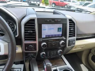 Ford F-150 2019 4x4 Lariat 4 puertas SuperCrew 5.5 pies. SB