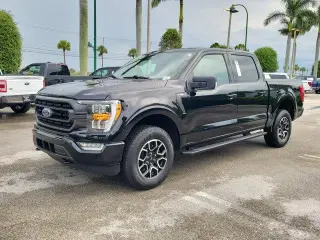 Ford F-150 2023 4x4 XLT 4 puertas SuperCrew 5.5 pies. SB