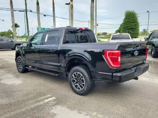 Ford F-150 2023 4x4 XLT 4 puertas SuperCrew 5.5 pies. SB