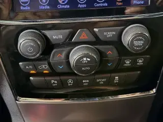 Jeep Grand Cherokee 2019 4x2 Laredo 4 puertas SUV
