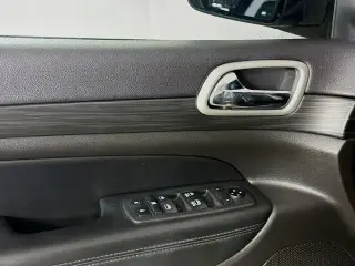 Jeep Grand Cherokee 2019 4x2 Laredo 4 puertas SUV