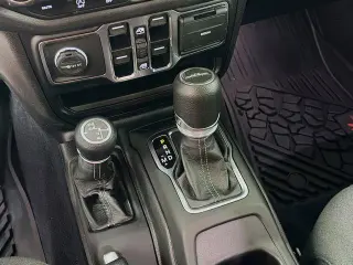 Jeep Gladiator 2024 4x4 Sport 4 puertas Cabina Crew 5.0 pies. SB