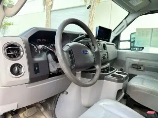 Ford E-Series 2016 E-350 SD 2dr 138 in. WB SRW Chasis Corto