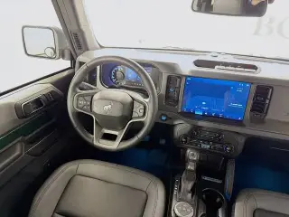 Ford Bronco 2024 4x4 Black Diamond 2 puertas SUV