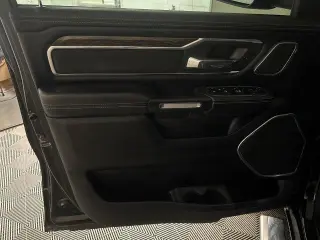Ram 1500 2019 4x4 Laramie 4 puertas Cabina Crew 5.6 pies. Caja corta Pickup