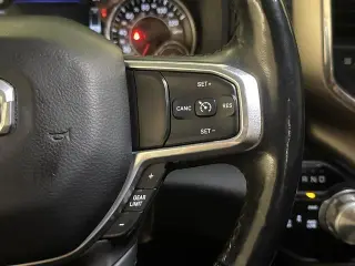 Ram 1500 2019 4x4 Laramie 4 puertas Cabina Crew 5.6 pies. Caja corta Pickup