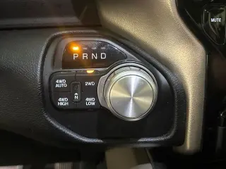 Ram 1500 2019 4x4 Laramie 4 puertas Cabina Crew 5.6 pies. Caja corta Pickup