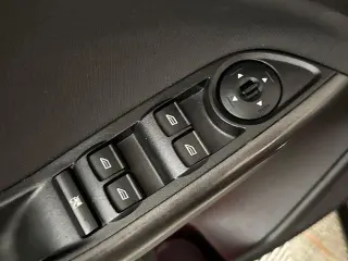 Ford Focus 2017 SEL 4 puertas Hatchback
