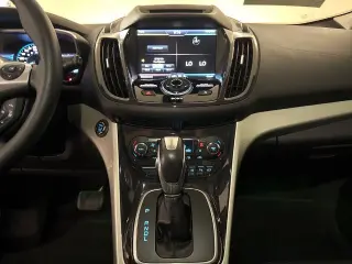 Ford C-MAX Híbrido 2015 SEL 4 puertas Familiar