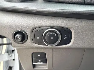 Ford Transit 2023 250 3 puertas SWB Techo Medio Furgón de Carga