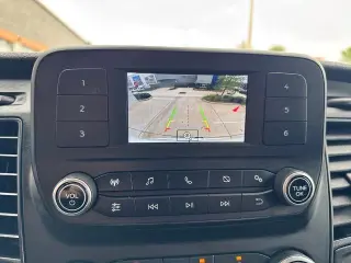 Ford Transit 2023 250 3 puertas SWB Techo Medio Furgón de Carga