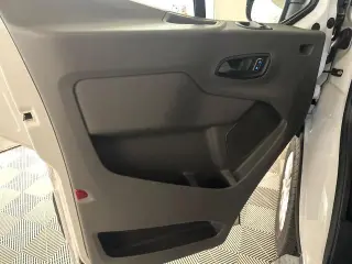 Ford Transit 2025 250 3 puertas LWB Techo Bajo Furgón de Carga