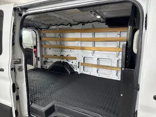 Ford Transit 2024 250 3 puertas SWB Techo Bajo Furgón de Carga