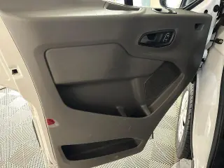 Ford Transit 2024 250 3 puertas SWB Techo Bajo Furgón de Carga