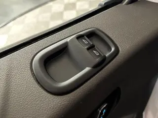Ford Transit 2024 250 3 puertas SWB Techo Bajo Furgón de Carga