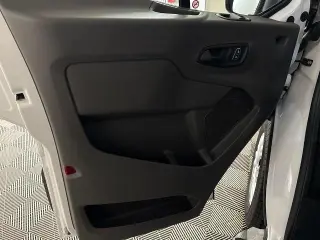 Ford Transit 2024 250 3 puertas SWB Techo bajo Furgón de Carga