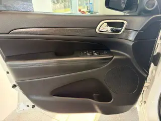 Jeep Grand Cherokee 2018 4x4 Laredo 4 puertas SUV