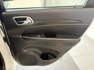Jeep Grand Cherokee 2018 4x4 Laredo 4 puertas SUV