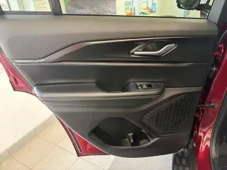 Jeep Grand Cherokee 2025 4x4 Laredo 4 puertas SUV