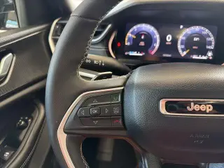 Jeep Grand Cherokee 2025 4x4 Laredo 4 puertas SUV