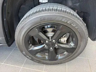 Jeep Grand Cherokee 2025 4x4 Laredo 4 puertas SUV