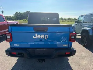 Jeep Gladiator 2022 4x4 Overland 4 puertas Cabina Crew 5.0 pies. SB