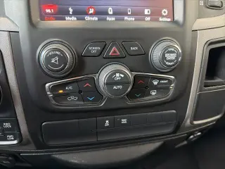 Ram 1500 Classic 2019 4x4 Tradesman 4 puertas Cabina Crew 5.5 ft. SB Pickup